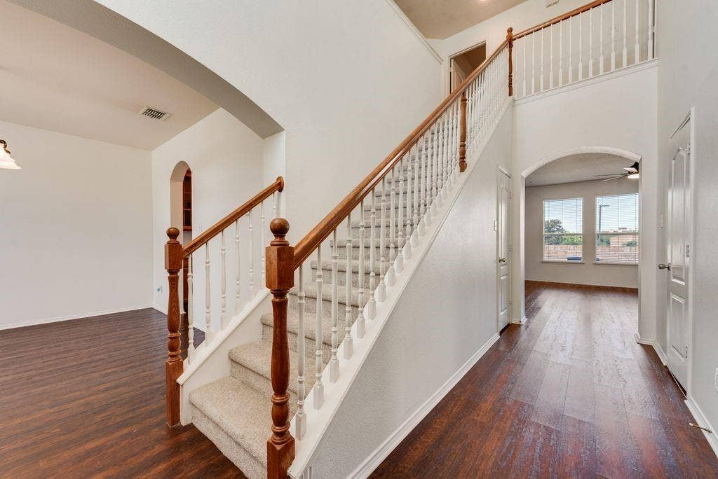 306 Salsbury Drive, Euless, TX 76040 306 Salsbury Drive, Euless, TX 76040