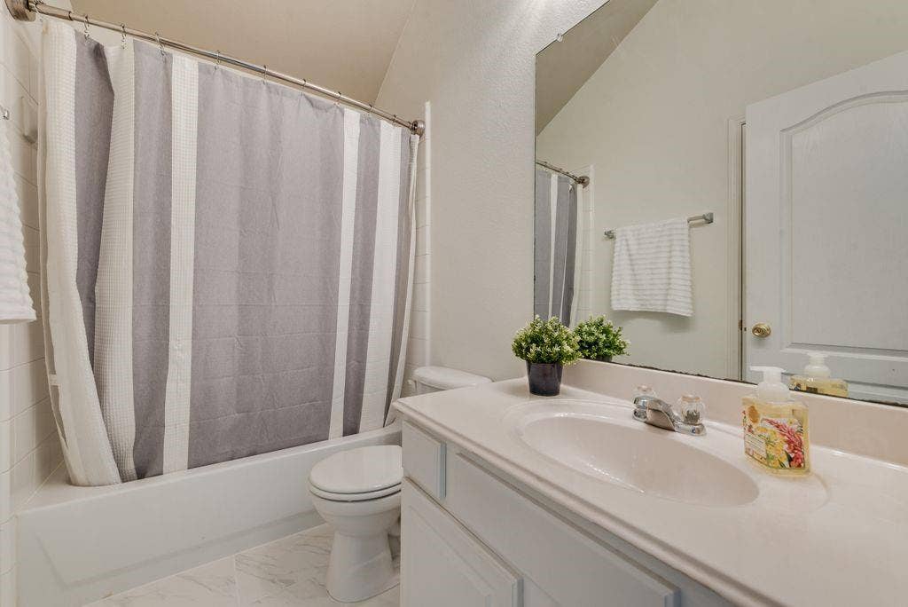 306 Salsbury Drive, Euless, TX 76040 306 Salsbury Drive, Euless, TX 76040