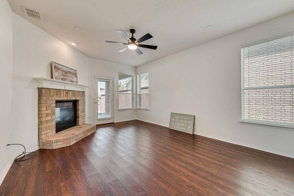 306 Salsbury Drive, Euless, TX 76040 306 Salsbury Drive, Euless, TX 76040