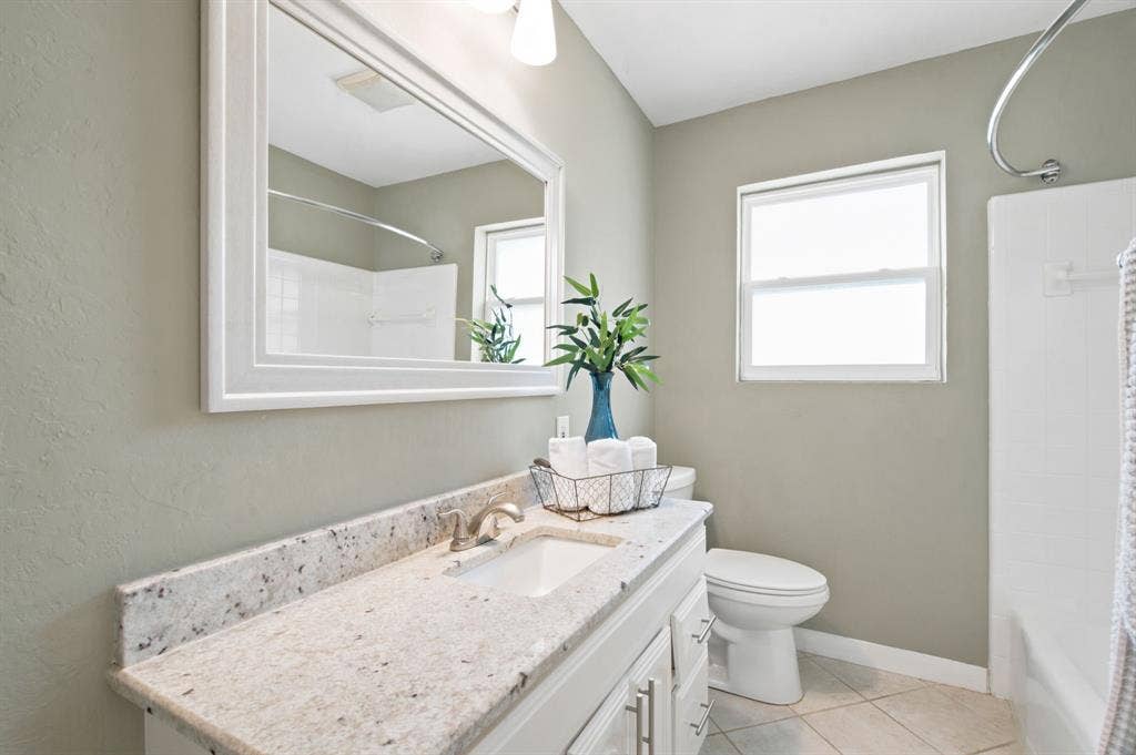 1210 Weathered Street, Irving, TX 75062 1210 Weathered Street, Irving, TX 75062