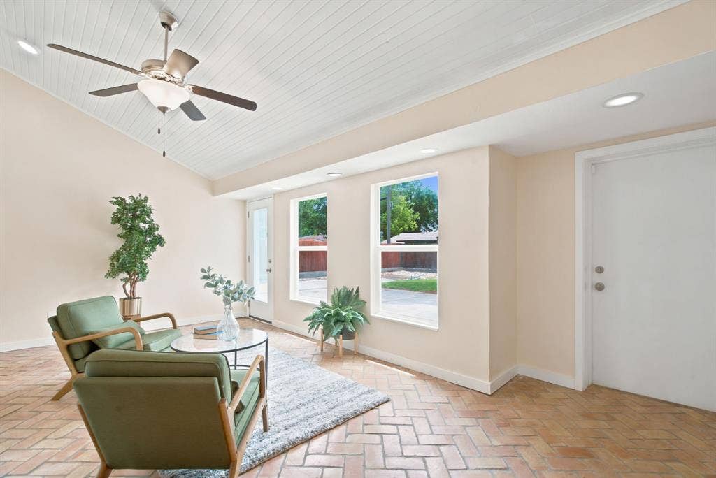 1210 Weathered Street, Irving, TX 75062 1210 Weathered Street, Irving, TX 75062