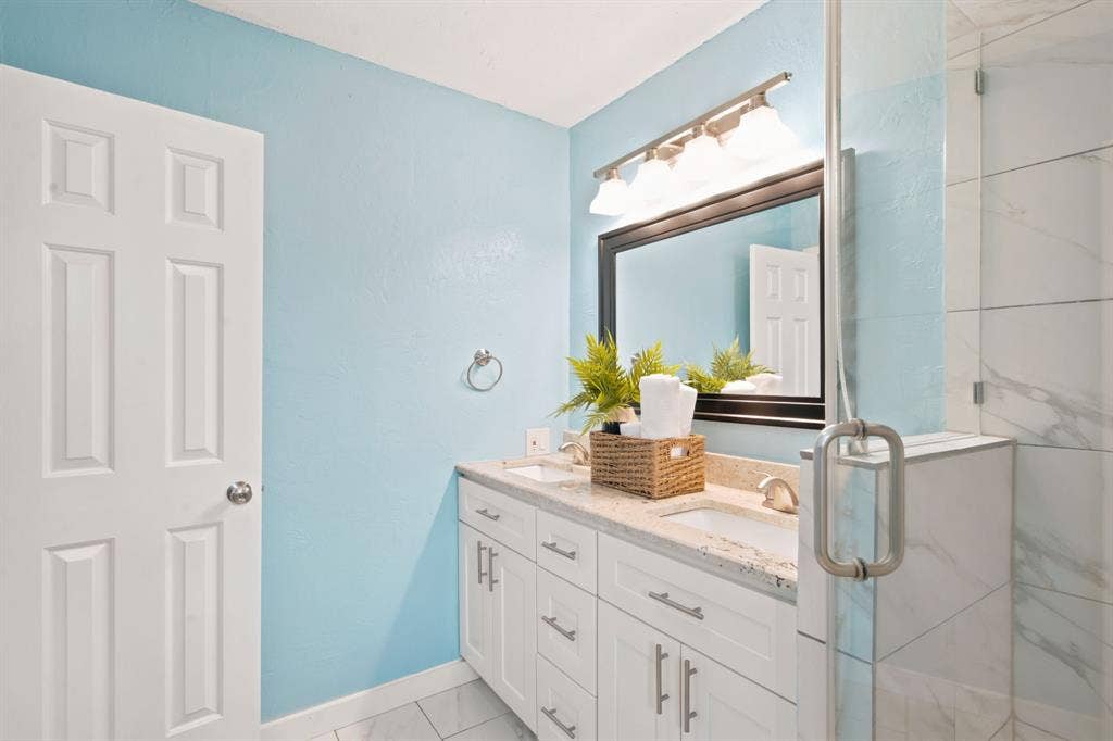 1210 Weathered Street, Irving, TX 75062 1210 Weathered Street, Irving, TX 75062