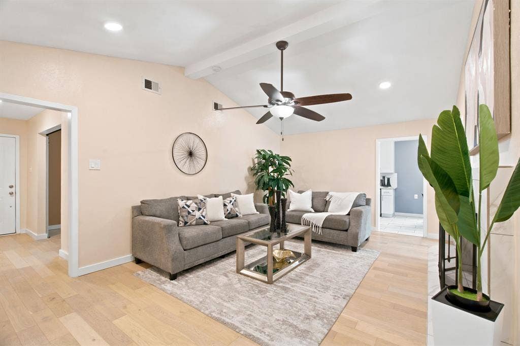 1210 Weathered Street, Irving, TX 75062 1210 Weathered Street, Irving, TX 75062