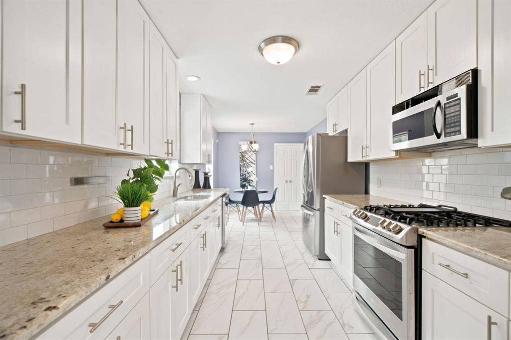 1210 Weathered Street, Irving, TX 75062 1210 Weathered Street, Irving, TX 75062