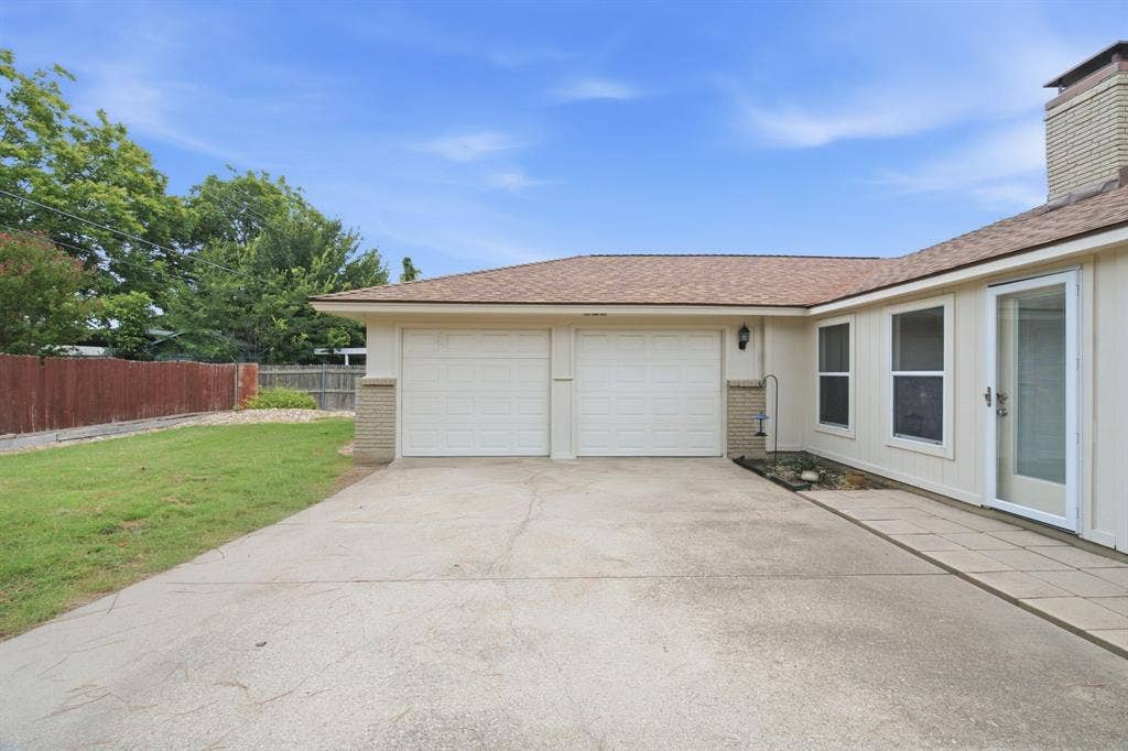 1210 Weathered Street, Irving, TX 75062 1210 Weathered Street, Irving, TX 75062