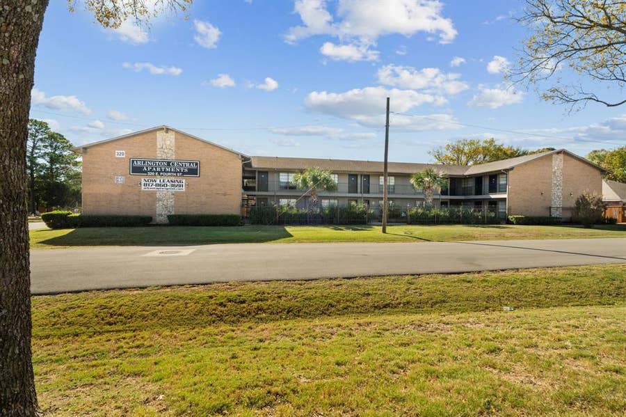 Property photo for 320 E 4th Street, #208, Arlington, TX