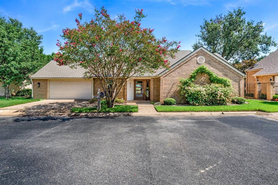 Property photo for 822 Ashford Court, Tyler, TX