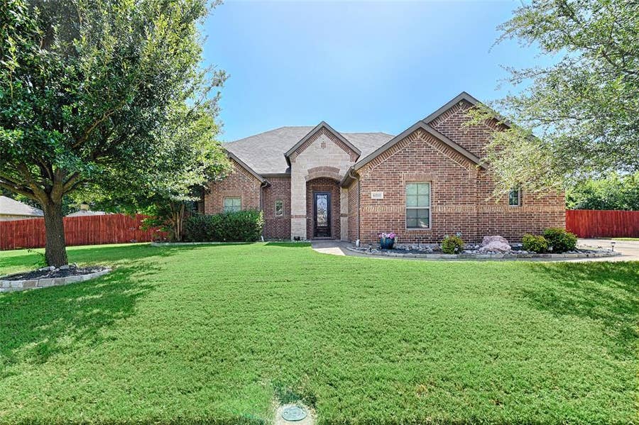 Property photo for 6010 Park View Drive, Midlothian, TX