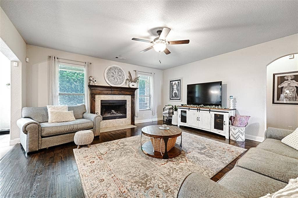 6010 Park View Drive, Midlothian, TX 76065 6010 Park View Drive, Midlothian, TX 76065