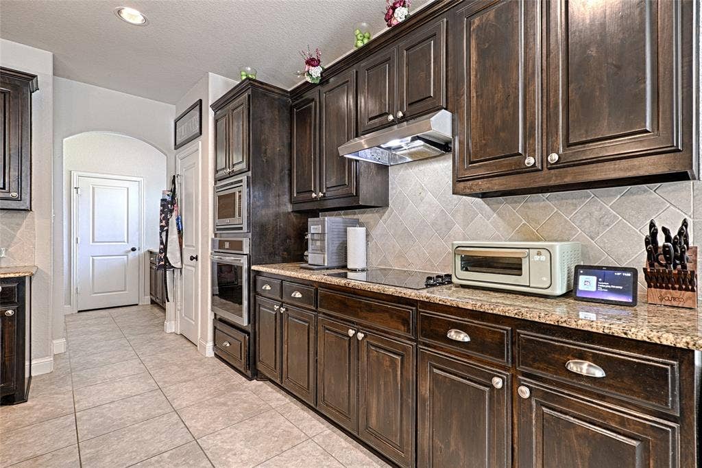 6010 Park View Drive, Midlothian, TX 76065 6010 Park View Drive, Midlothian, TX 76065
