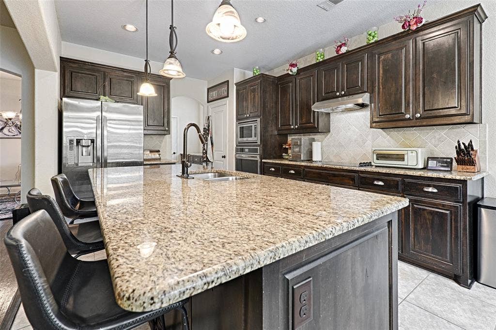 6010 Park View Drive, Midlothian, TX 76065 6010 Park View Drive, Midlothian, TX 76065