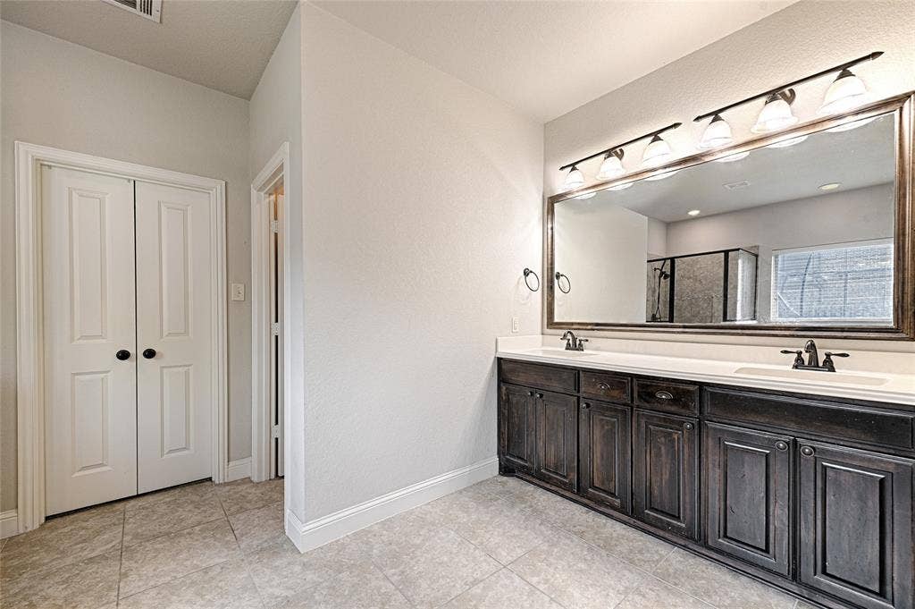 6010 Park View Drive, Midlothian, TX 76065 6010 Park View Drive, Midlothian, TX 76065