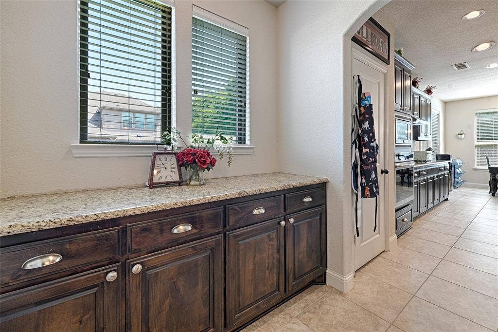 6010 Park View Drive, Midlothian, TX 76065 6010 Park View Drive, Midlothian, TX 76065