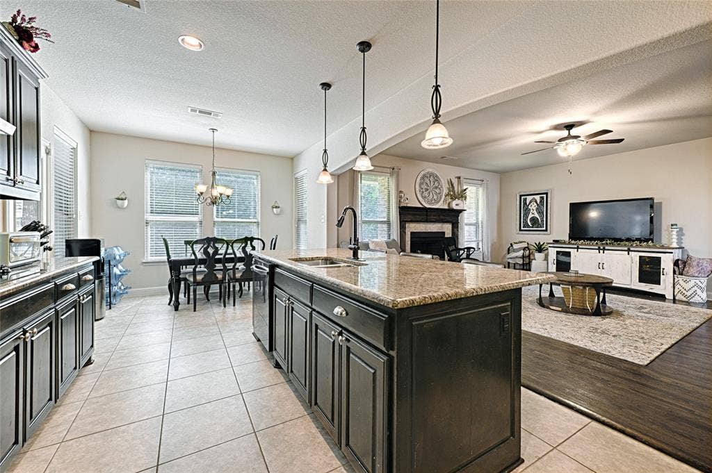 6010 Park View Drive, Midlothian, TX 76065 6010 Park View Drive, Midlothian, TX 76065