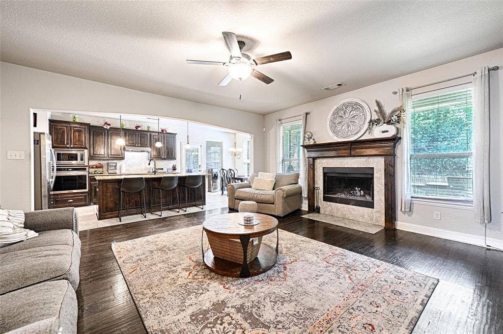 6010 Park View Drive, Midlothian, TX 76065 6010 Park View Drive, Midlothian, TX 76065