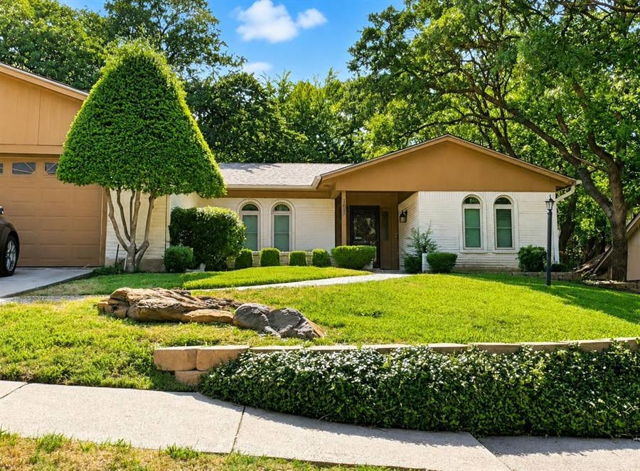 Property photo for 1820 Holly Oak Street, Arlington, TX
