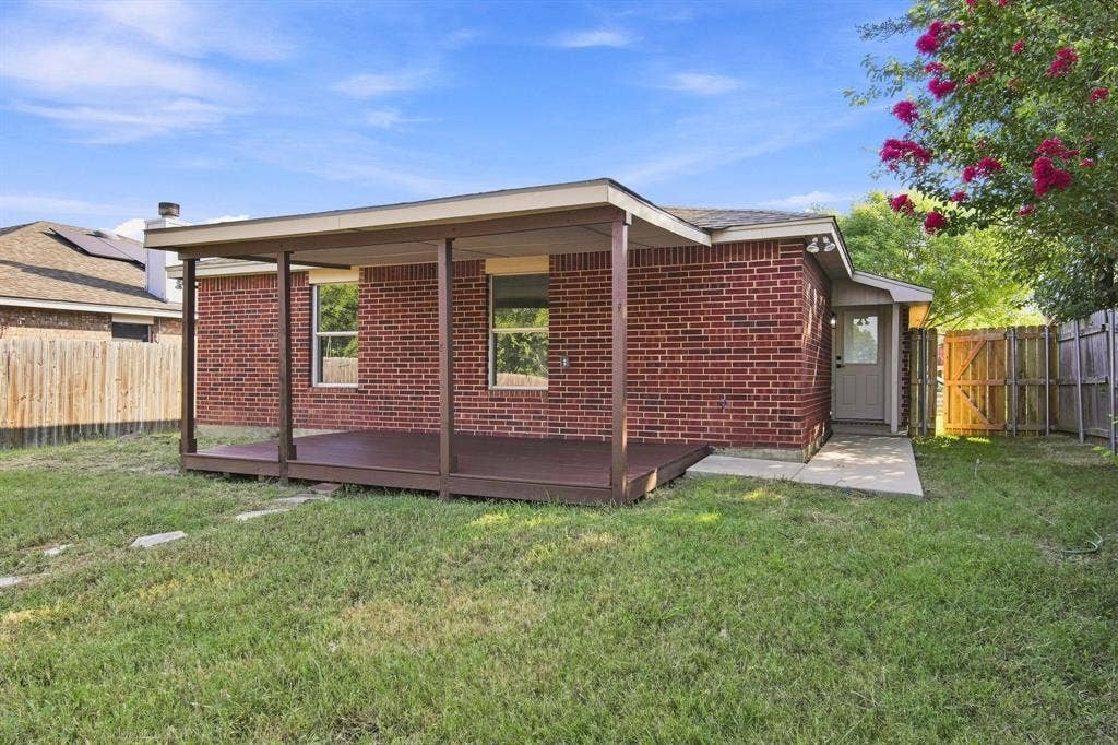 522 Berryhill Drive, Mansfield, TX 76063
