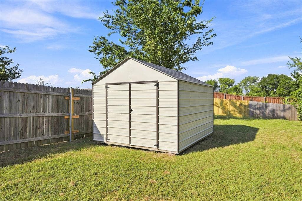 522 Berryhill Drive, Mansfield, TX 76063
