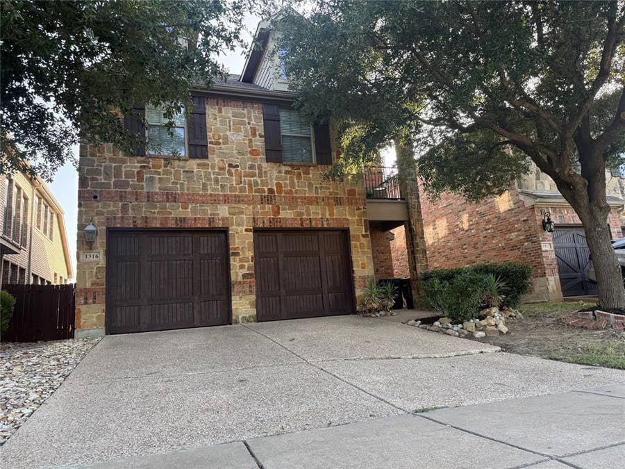 Property photo for 1316 Cog Hill Drive, Fort Worth, TX