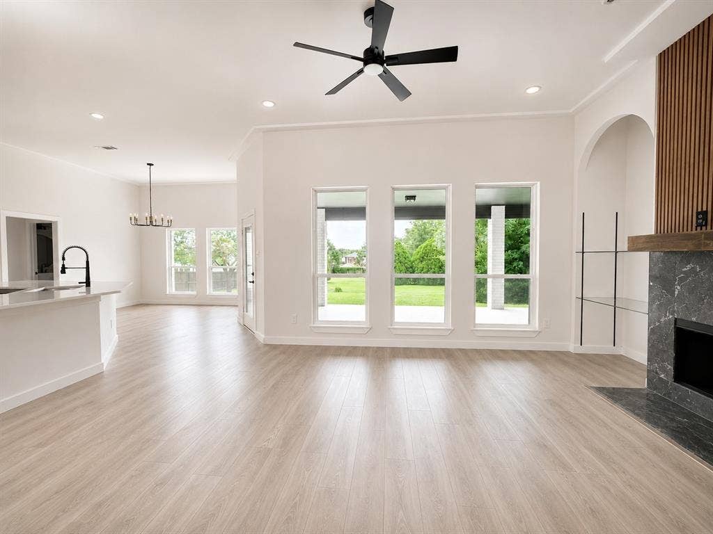 1706 Fairhaven Drive, Mansfield, TX 76063 Spacious living area featuring high ceilings with crown molding and recessed lighting