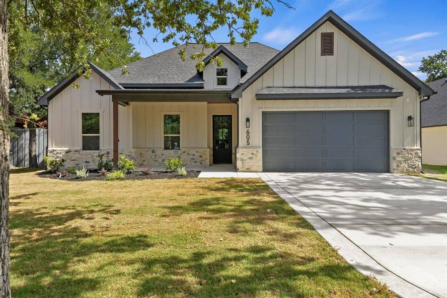 Property photo for 605 N Stewart Street, Azle, TX