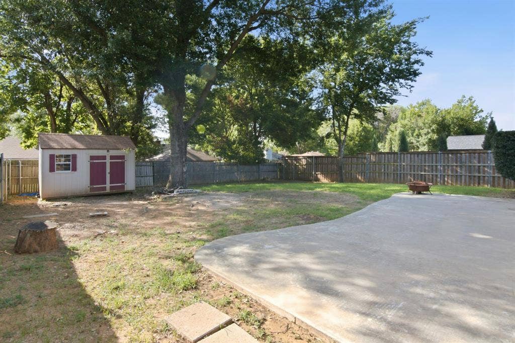 2502 Cranberry Lane, Euless, TX 76039 back yard