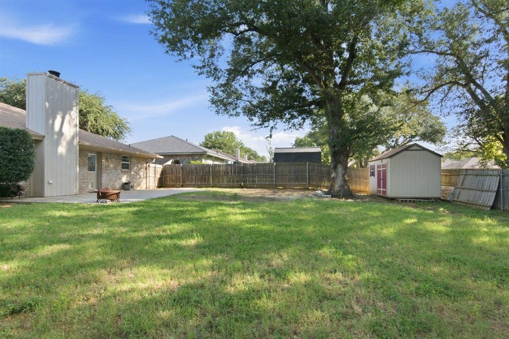 2502 Cranberry Lane, Euless, TX 76039 large back yard