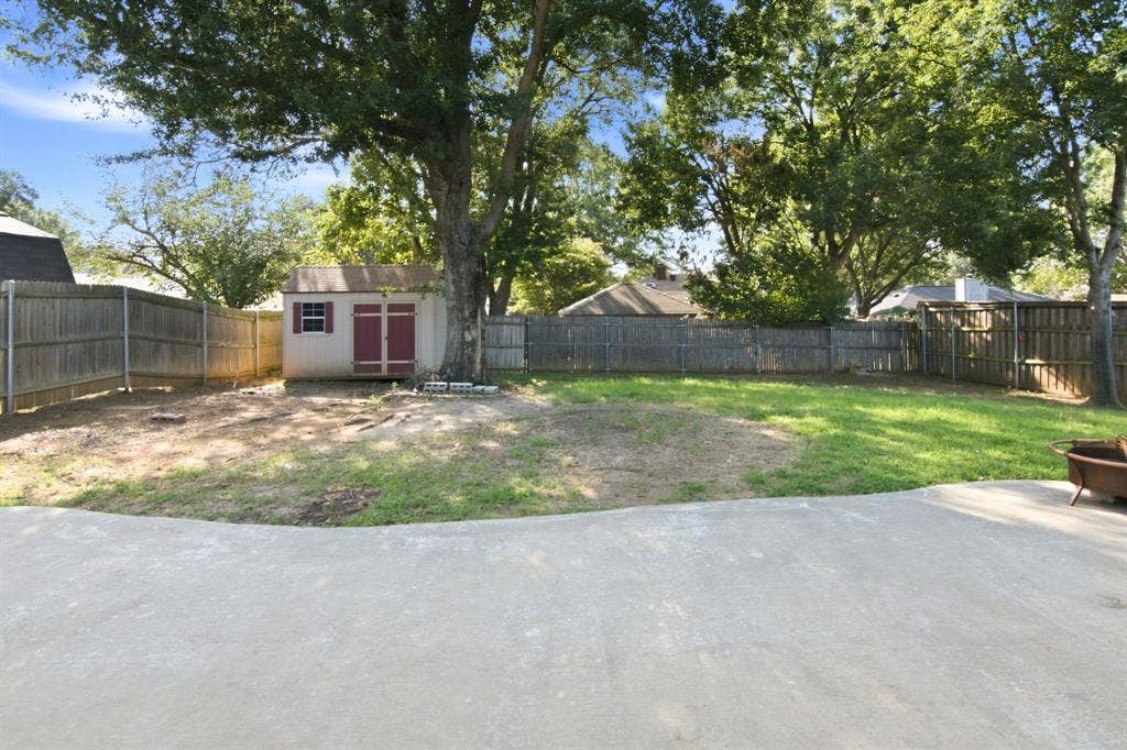 2502 Cranberry Lane, Euless, TX 76039 back yard