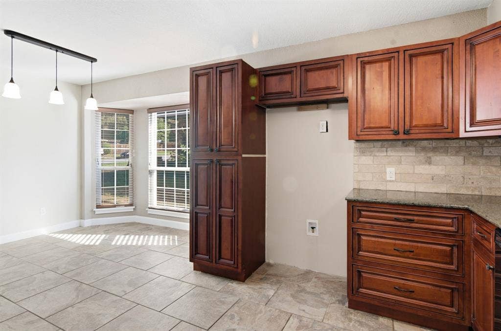 2502 Cranberry Lane, Euless, TX 76039 looking into the breakfast area from the kitchen