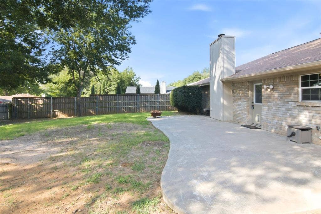2502 Cranberry Lane, Euless, TX 76039 large patio