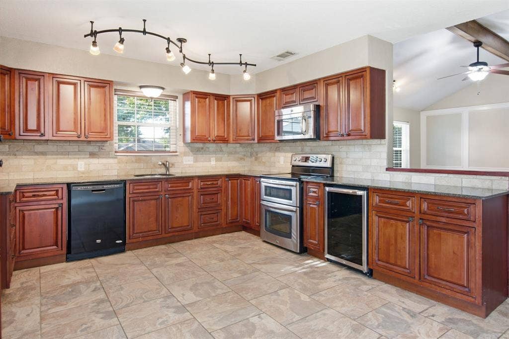 2502 Cranberry Lane, Euless, TX 76039 2502 Cranberry Lane, Euless, TX 76039
