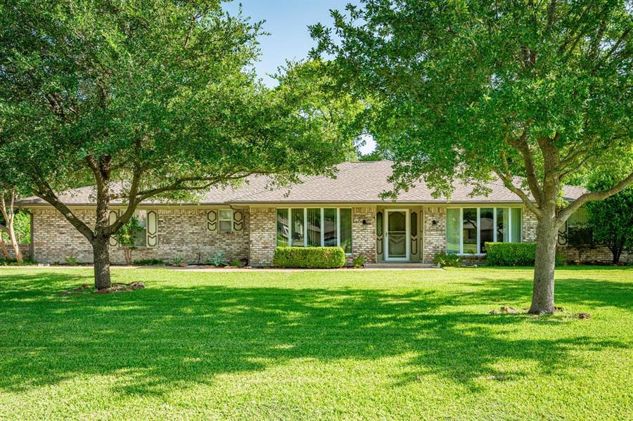 Property photo for 175 Moonlight Drive, Murphy, TX