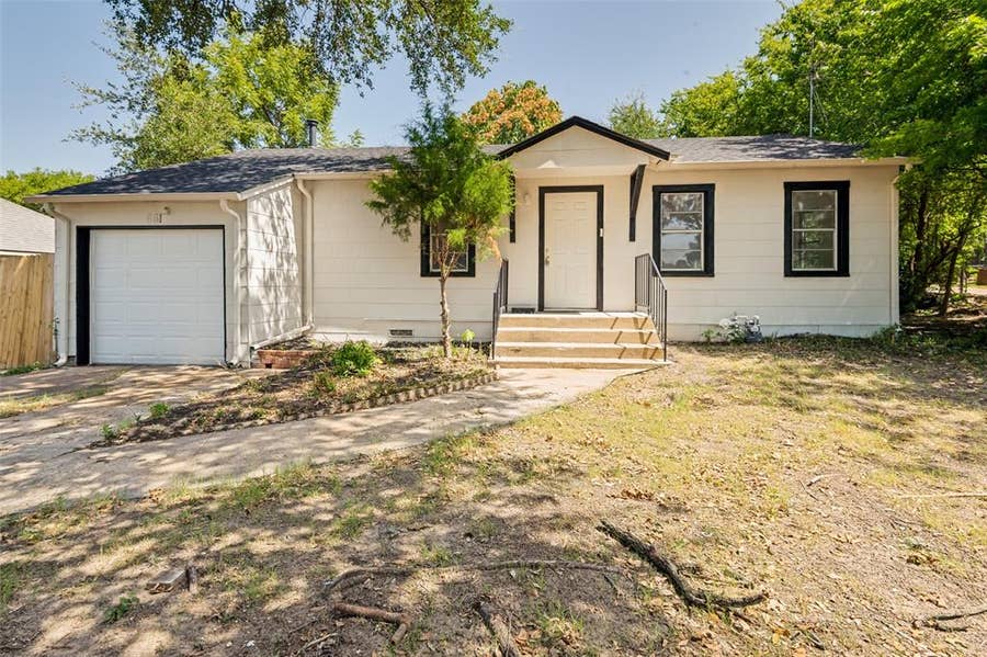 Property photo for 661 W Millett Drive, Dallas, TX