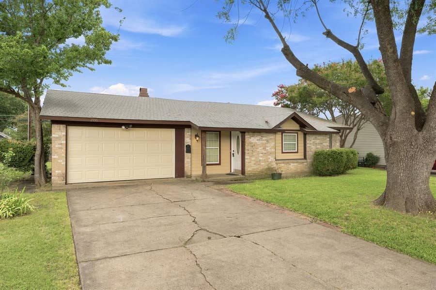 Property photo for 206 Ocean Drive, Richardson, TX