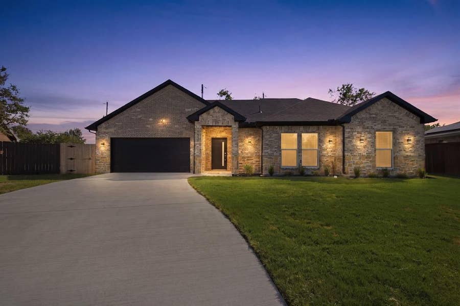 Property photo for 1038 Barton Avenue, Glenn Heights, TX