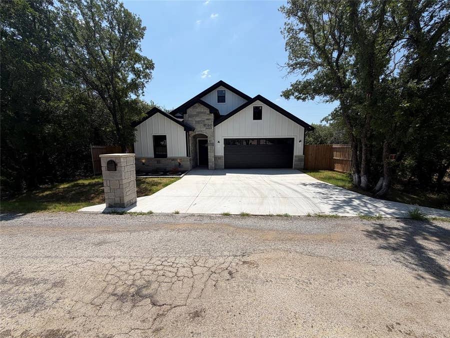 Property photo for 3025 Red Oak Drive, Granbury, TX