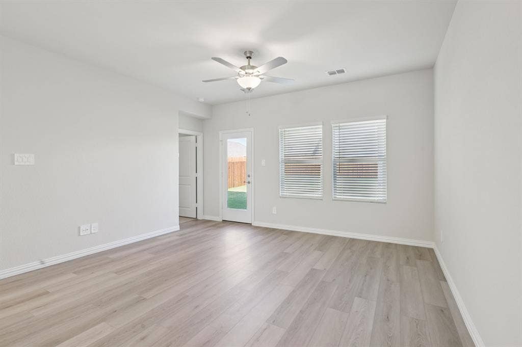 126 Winchester Hill Lane, Princeton, TX 75071 Photo is not of the actual home, but is an inspirational photo of builder’s model home and may depict options, furnishings, and/or decorator features that are not included.