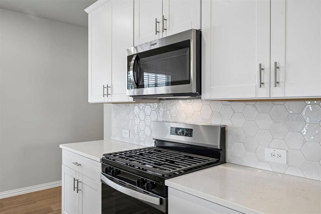 122 Winchester Hill Lane, Princeton, TX 75071 Photo is not of the actual home, but is an inspirational photo of builder’s model home and may depict options, furnishings, and/or decorator features that are not included.