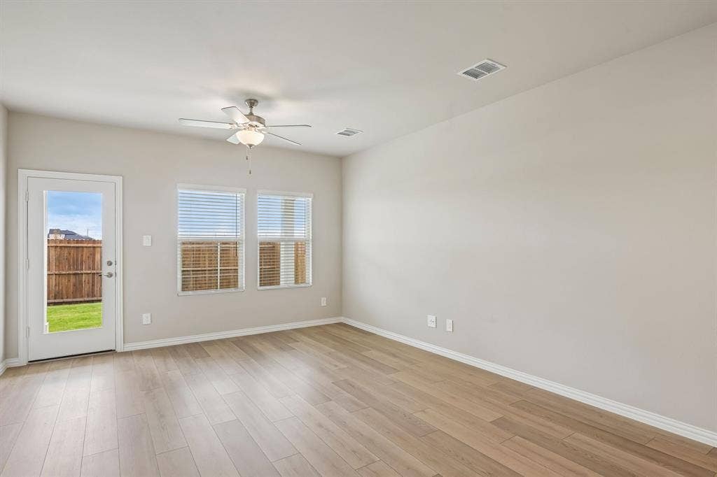 122 Winchester Hill Lane, Princeton, TX 75071 Photo is not of the actual home, but is an inspirational photo of builder’s model home and may depict options, furnishings, and/or decorator features that are not included.