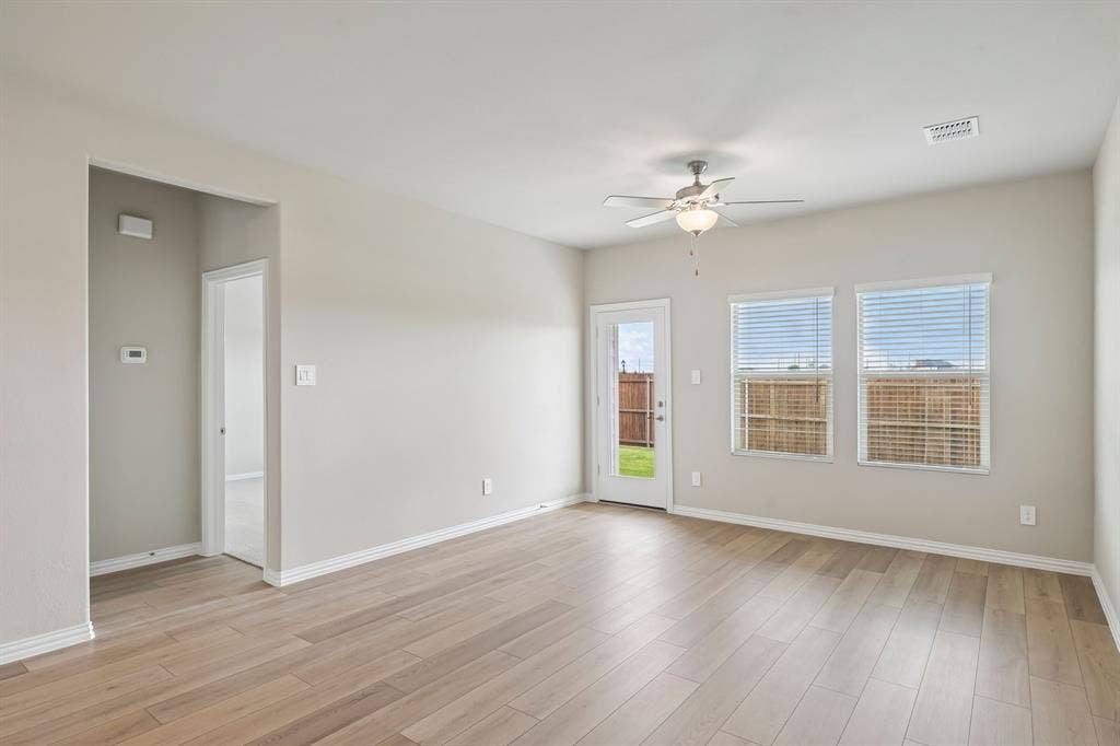 122 Winchester Hill Lane, Princeton, TX 75071 Photo is not of the actual home, but is an inspirational photo of builder’s model home and may depict options, furnishings, and/or decorator features that are not included.