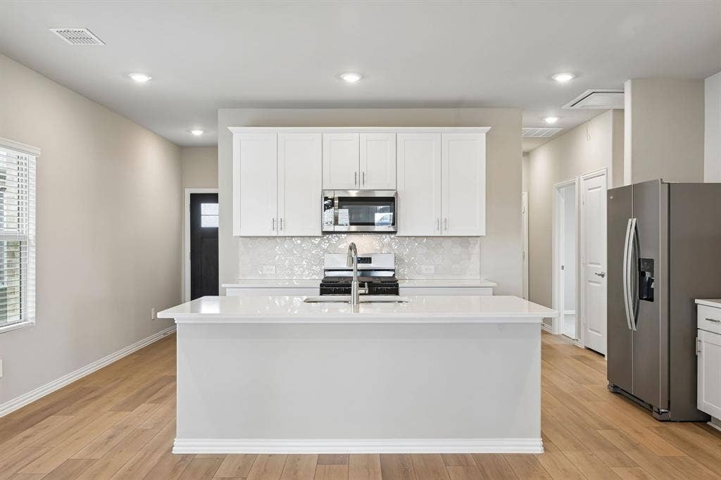 122 Winchester Hill Lane, Princeton, TX 75071 Photo is not of the actual home, but is an inspirational photo of builder’s model home and may depict options, furnishings, and/or decorator features that are not included.