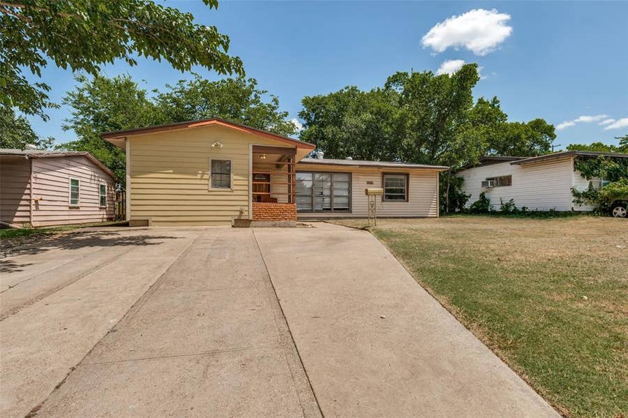 Property photo for 11515 Abston Lane, Dallas, TX