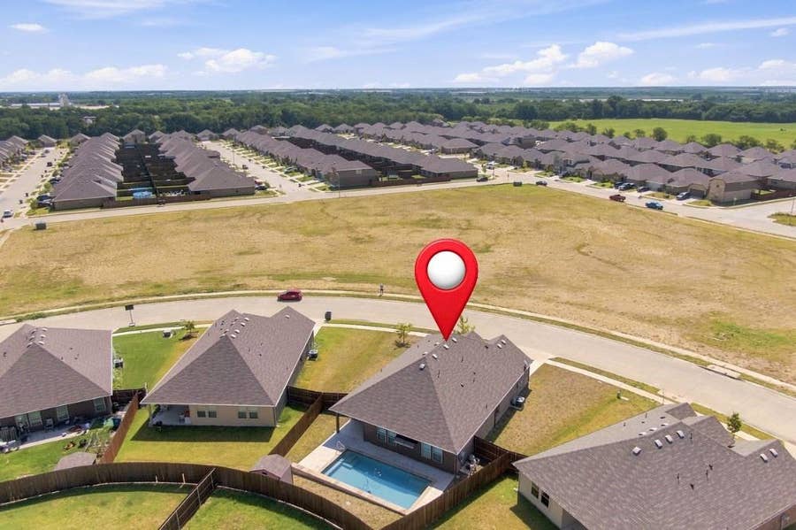 Property photo for 1100 Canterbury Lane, Ennis, TX