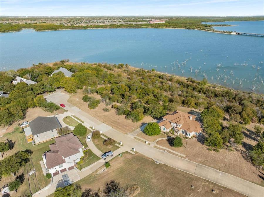 Property photo for 1123 Mallard Pointe Drive, Grand Prairie, TX