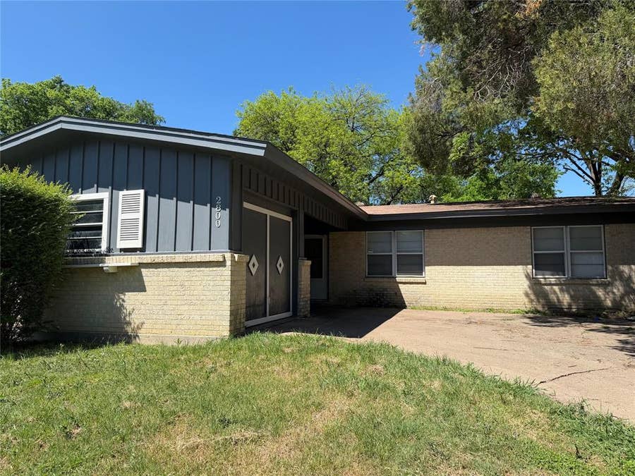 Property photo for 2800 W Fuller Avenue, Fort Worth, TX
