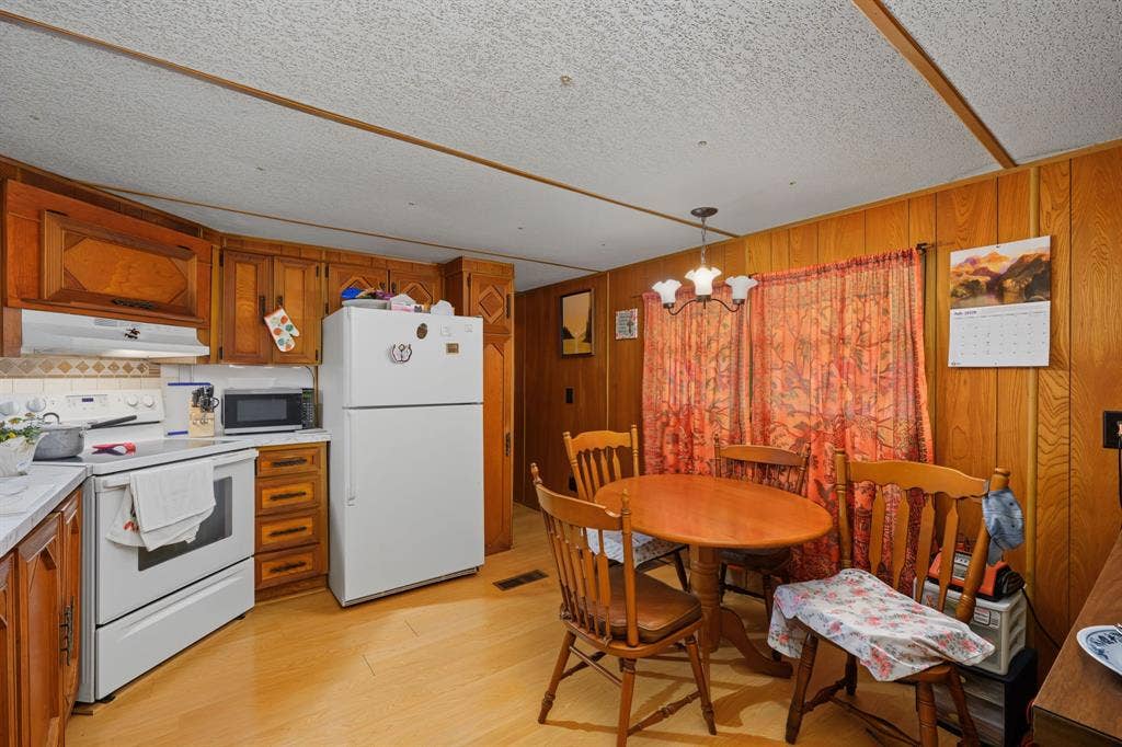 4316 Cottonwood Court, Granbury, TX 76049 4316 Cottonwood Court, Granbury, TX 76049