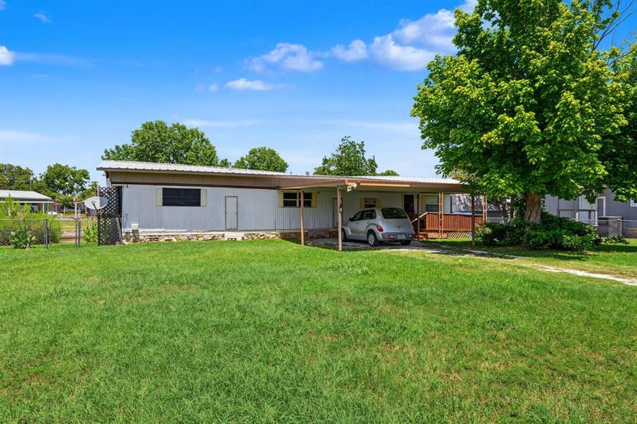 Property photo for 4316 Cottonwood Court, Granbury, TX