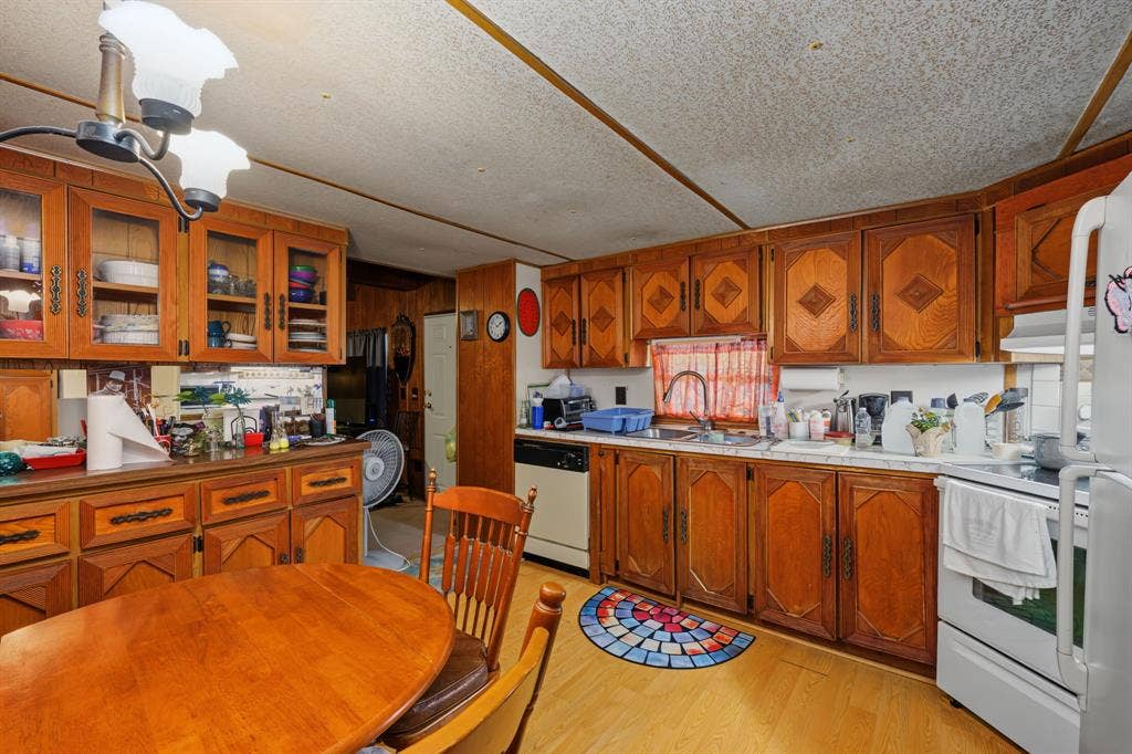 4316 Cottonwood Court, Granbury, TX 76049 4316 Cottonwood Court, Granbury, TX 76049