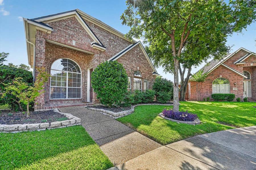 Property photo for 400 Breakers Point Court, Irving, TX
