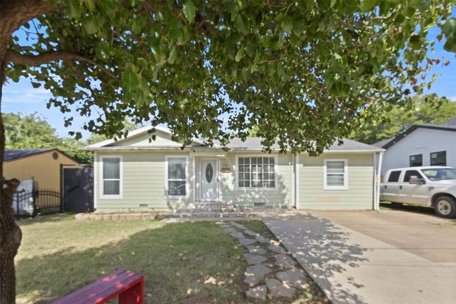 Property photo for 711 Hilltop Drive, Irving, TX